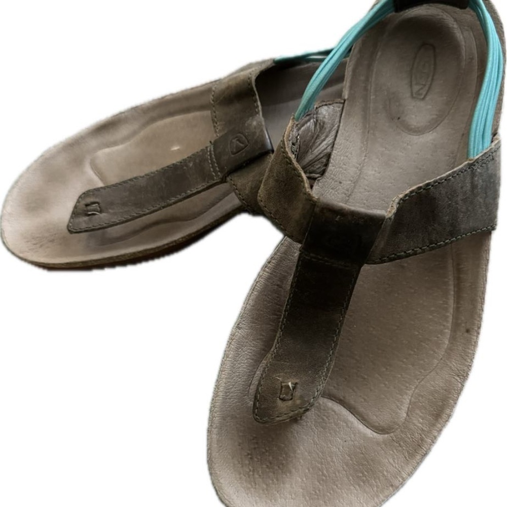 Keen brown leather and turquoise accent